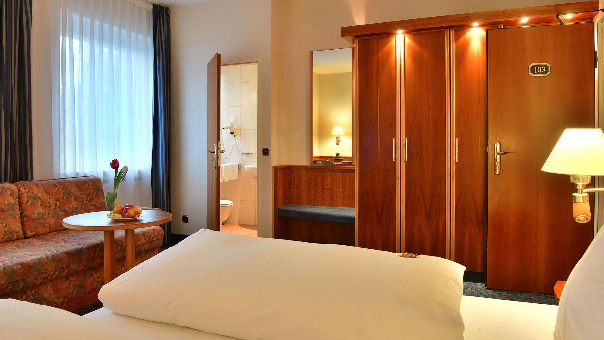 Hotel Ilbertz Garni كولونيا المظهر الخارجي الصورة
