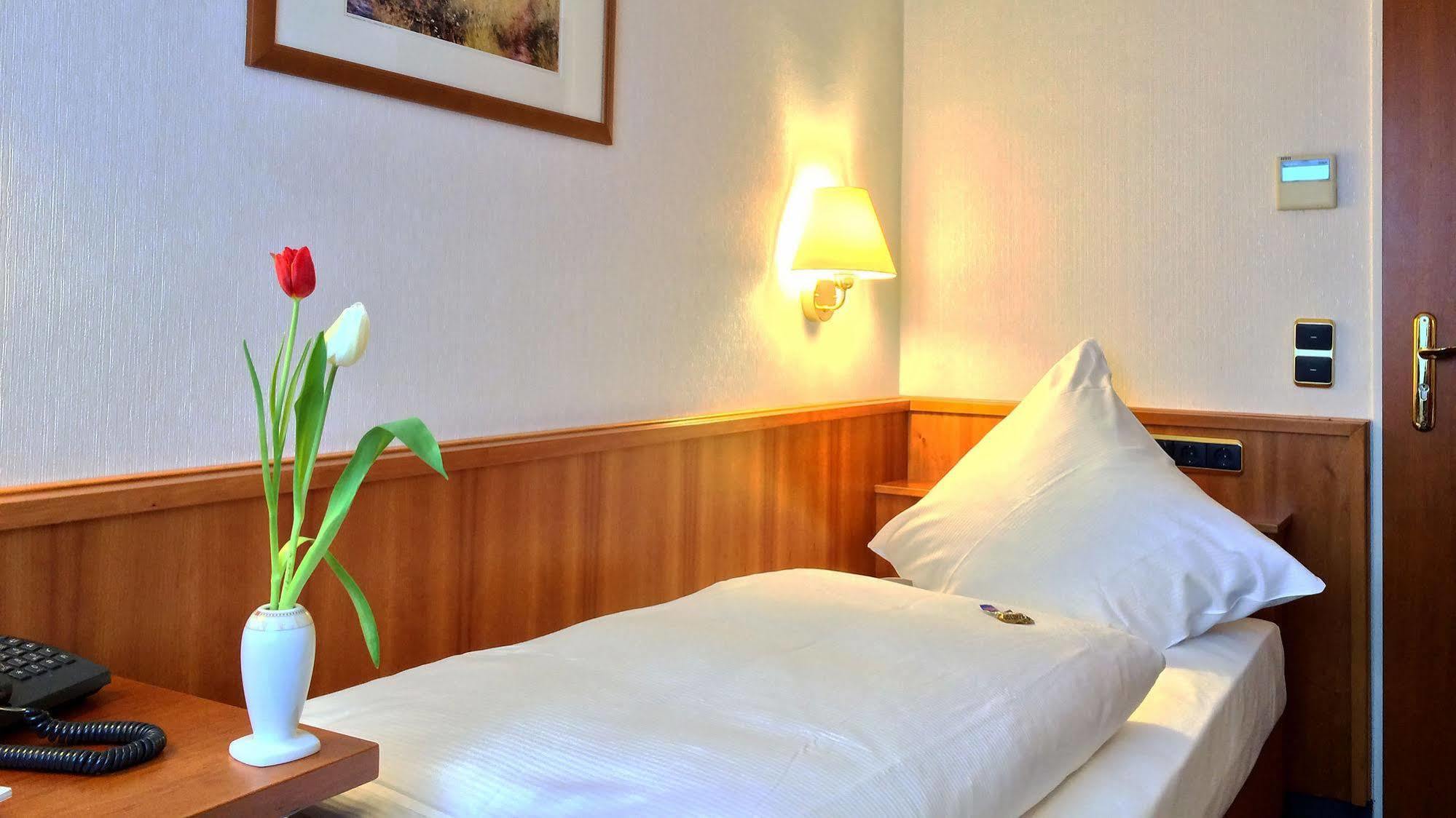 Hotel Ilbertz Garni كولونيا المظهر الخارجي الصورة